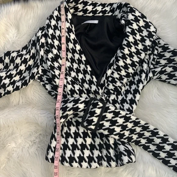Charlotte Russe Black and White Houndstooth Blazer - Picture 5 of 7